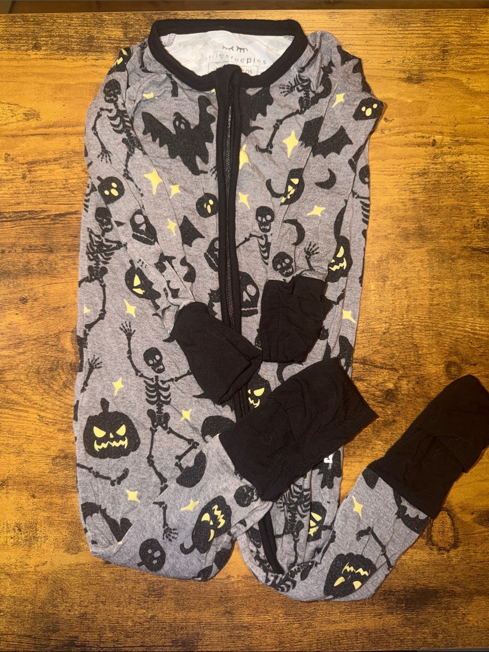 Little sleepies glow in the dark zippy